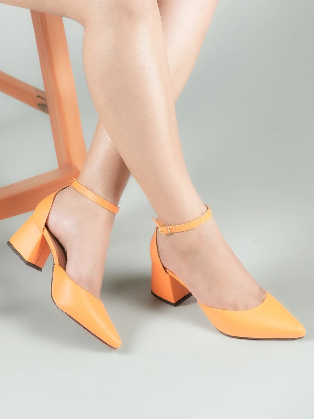Scarpin Salto Bloco Médio Geometrico Moda Luxo